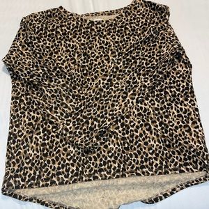 Item has been worn at three times, button like when you just bought it shape!!!